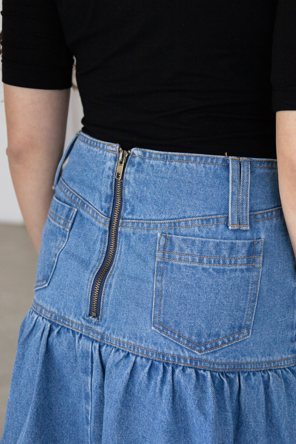 Timeless and effortlessly versatile, The Amara Denim Skirt is a modest wardrobe staple designed for everyday comfort and style. Featuring a flattering high-waisted fit, button-front detailing and a softly gathered silhouette, it pairs effortlessly with knitwear, blouses and everyday basics for every season.