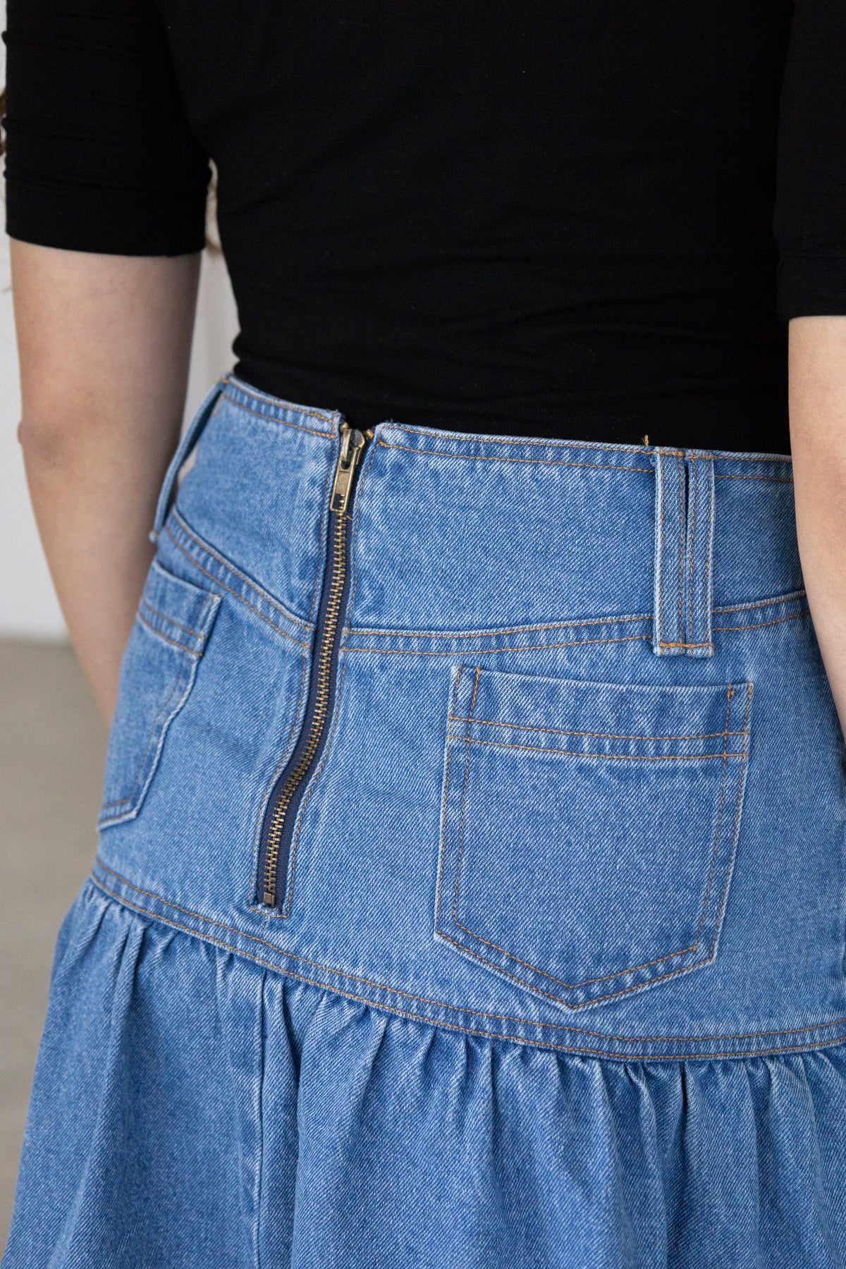 Timeless and effortlessly versatile, The Amara Denim Skirt is a modest wardrobe staple designed for everyday comfort and style. Featuring a flattering high-waisted fit, button-front detailing and a softly gathered silhouette, it pairs effortlessly with knitwear, blouses and everyday basics for every season.