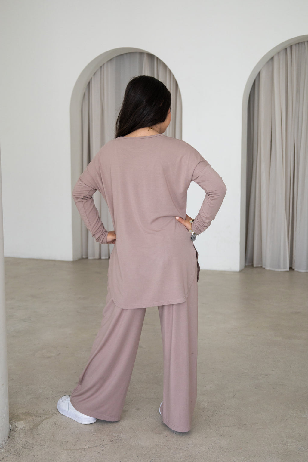 Effortless and modest, The Yasmin Set is a timeless two-piece outfit designed for comfort and everyday style. Featuring a relaxed longline tunic and flowing wide-leg pants in a versatile mocha hue, it’s perfect for Eid, family gatherings, outings and everyday wear.